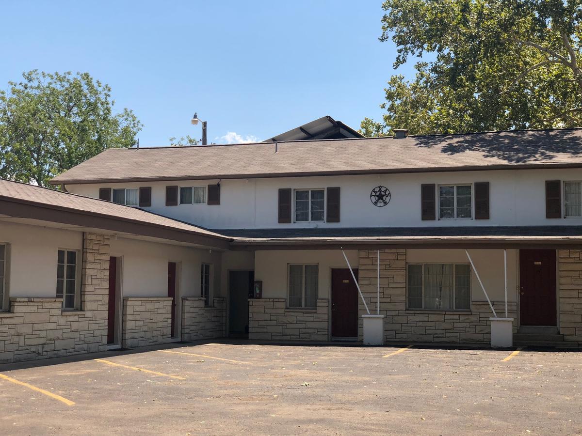 Azure Hills Inn&Suites Fredericksburg Exterior foto